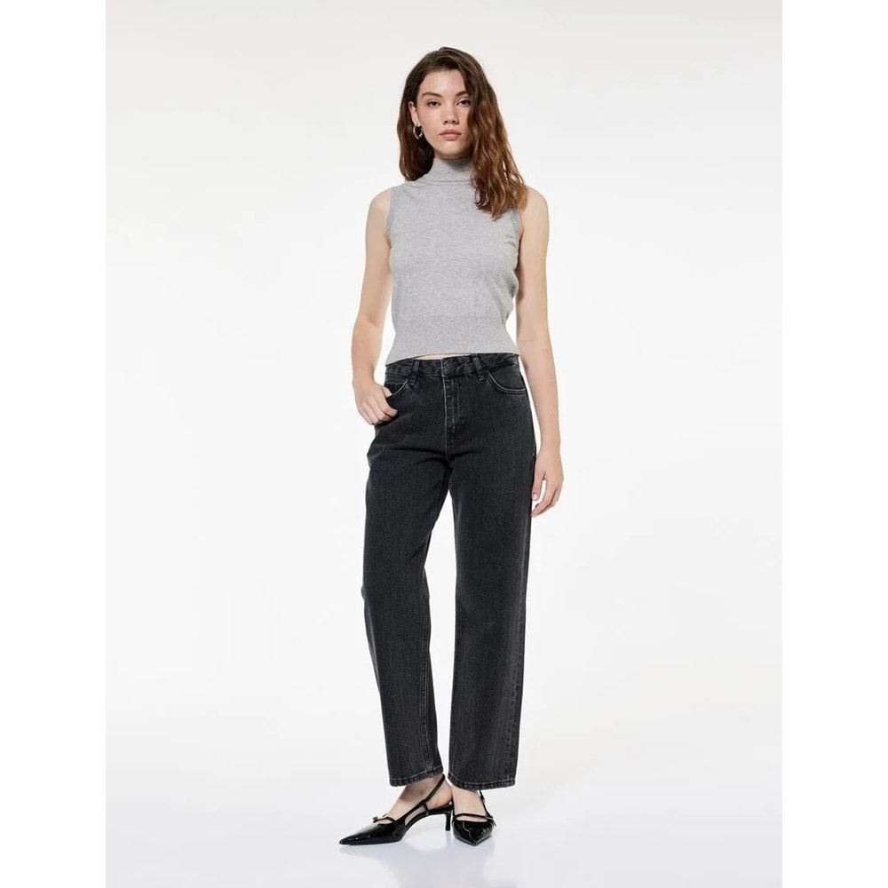 Kadın Giyim Normal Bel Düz Paça Pamuklu Taşlı Jean Pantolon - Straight Jeans - KOTON - 6WAL40185MD - SİYAH - 26/32