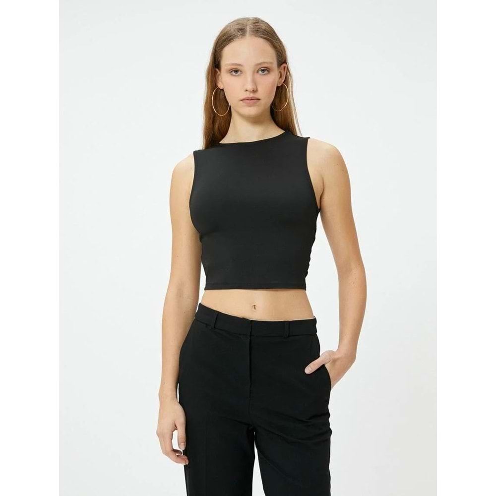 Arkası Pencere Detaylı Crop Top Kolsuz