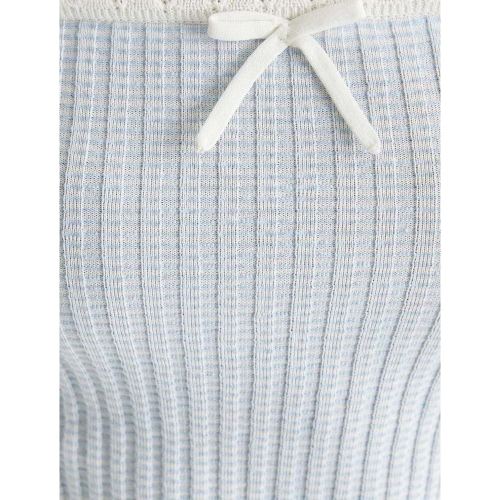 Koton X Sibil Çetinkaya - Omzu Açık Bluz Fiyonk ve Dantel Detaylı İnce Triko - KOTON - 4SAK90191HT - MAVİ ÇİZGİLİ - XL