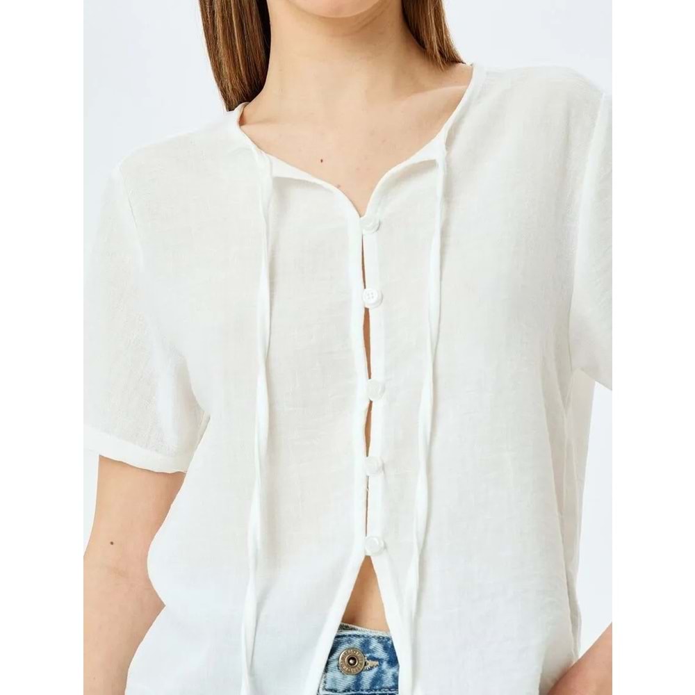 V Yaka Kısa Kollu Düğmeli Bağcıklı Yaka Gömlek 5SAL60063IW