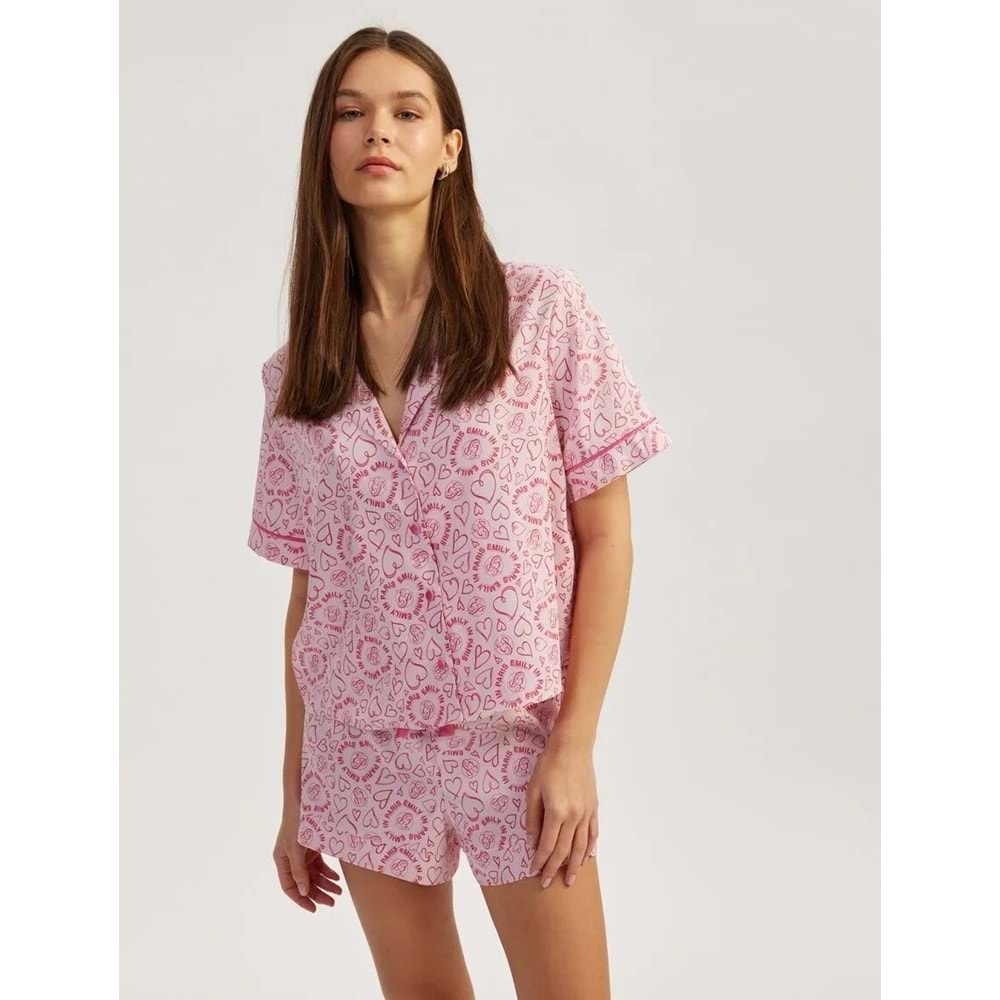 Kısa Kollu Emily in Paris Lisanslı Kalpli Saten Pijama Üstü 5SLK50037MW - KOTON - PEMBE - 34