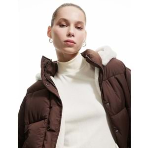 Kadın Giyim İçi Peluş Çıtçıt Düğmeli Cepli Şişme Mont - KOTON - 6WAL20054IW - KAHVERENGİ - 38