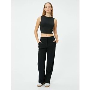 Arkası Pencere Detaylı Crop Top Kolsuz