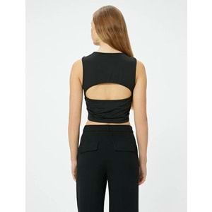 Arkası Pencere Detaylı Crop Top Kolsuz