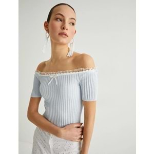 Koton X Sibil Çetinkaya - Omzu Açık Bluz Fiyonk ve Dantel Detaylı İnce Triko - KOTON - 4SAK90191HT - MAVİ ÇİZGİLİ - XL