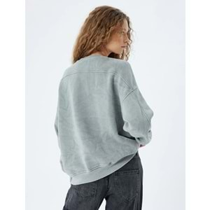 Oversize Sweatshirt Bisiklet Yaka Taş Detaylı Yıkamalı