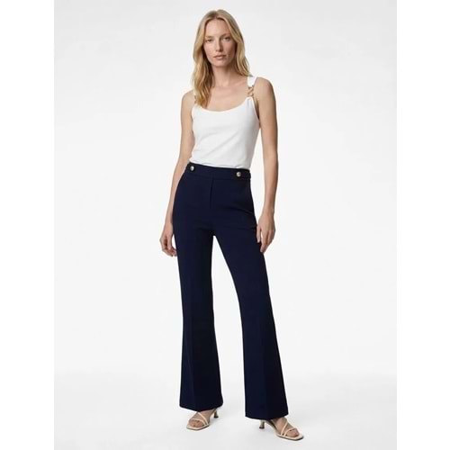 Kadın Giyim Krep Scuba Kumaş Kolsuz U Yaka Metal Aksesuar Detaylı Bluz