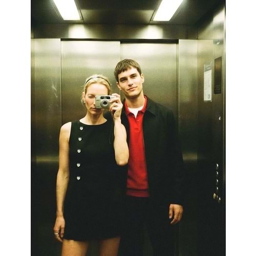 Kadın Giyim Hafif Peplum Kesim Bisiklet Yaka Kalpli Düğme Detaylı Yelek 6SAK60190PW