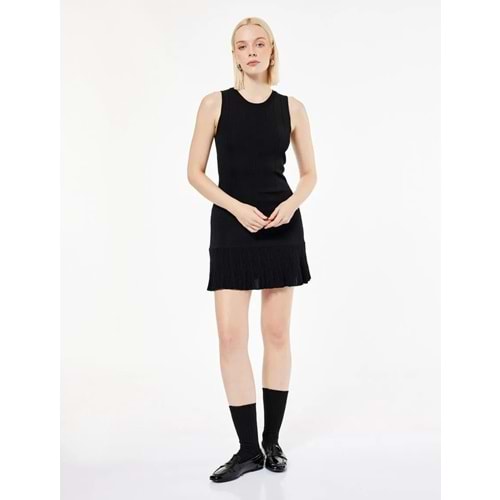 Kadın Giyim Metal Aksesuarlı A Kesim Kayık Yaka Kolsuz Mini Elbise