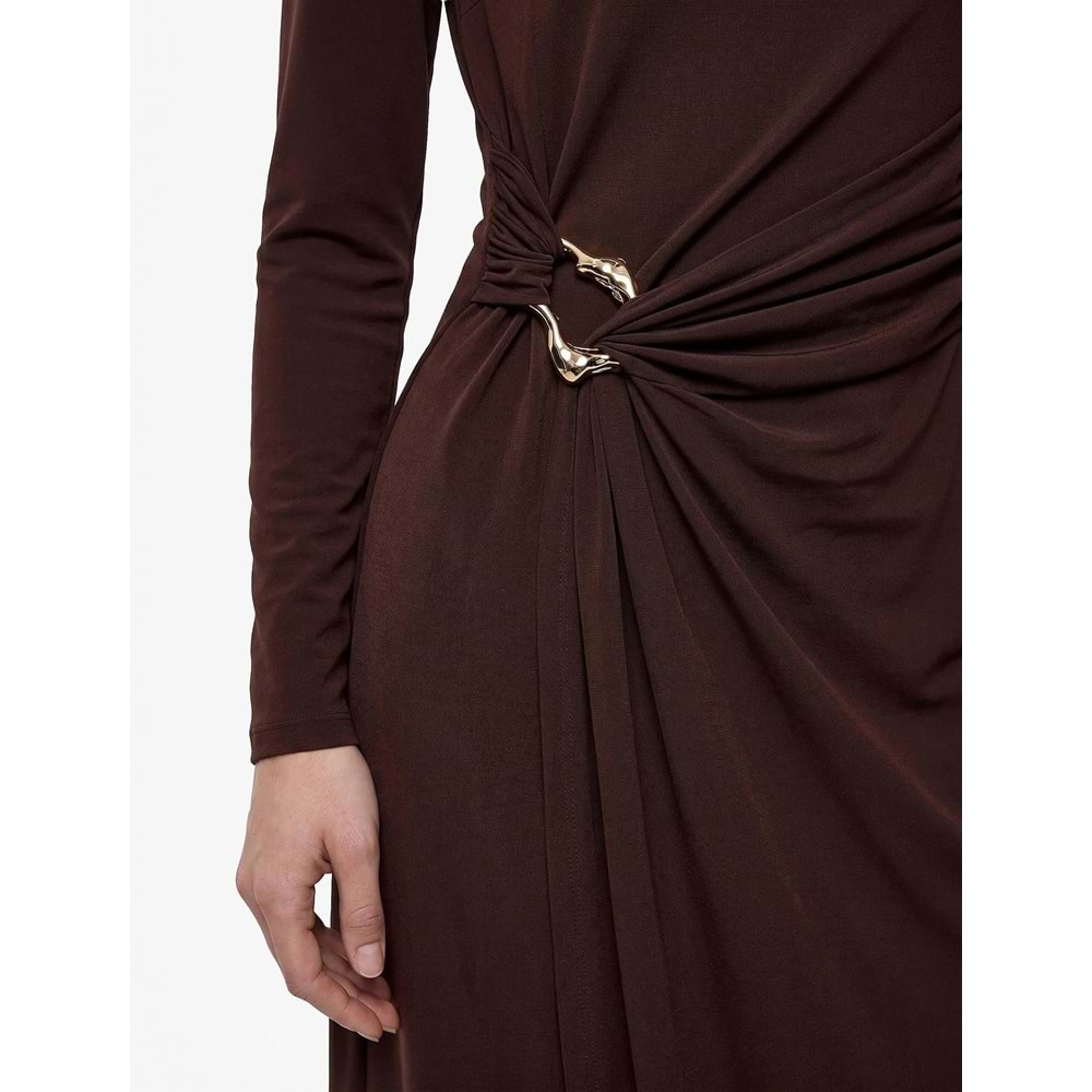 Metal Aksesuarlı Slim Fit Maxi Elbise 7WAK80008FK - KOTON - KAHVERENGİ - XS
