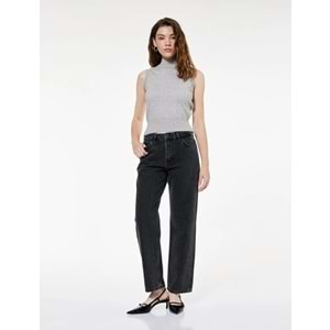 Kadın Giyim Normal Bel Düz Paça Pamuklu Taşlı Jean Pantolon - Straight Jeans - KOTON - 6WAL40185MD - SİYAH - 31/32