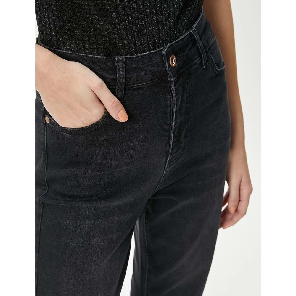 Yüksek Bel Mom Kot Pantolon Esnek Cepli Dar Kalıp Pamuklu - Slim Mom Jean - KOTON - 4SAL40025MD - SİYAH - 28/32
