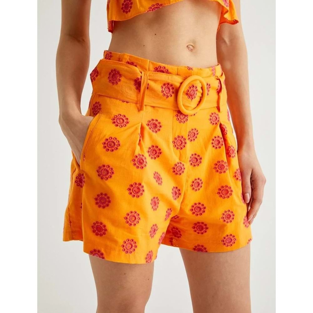 Koton X Sibil Çetinkaya - Kemerli İşlemeli Mini Şort - KOTON - 4SAK40472PW - PEMBE DESENLİ - 36