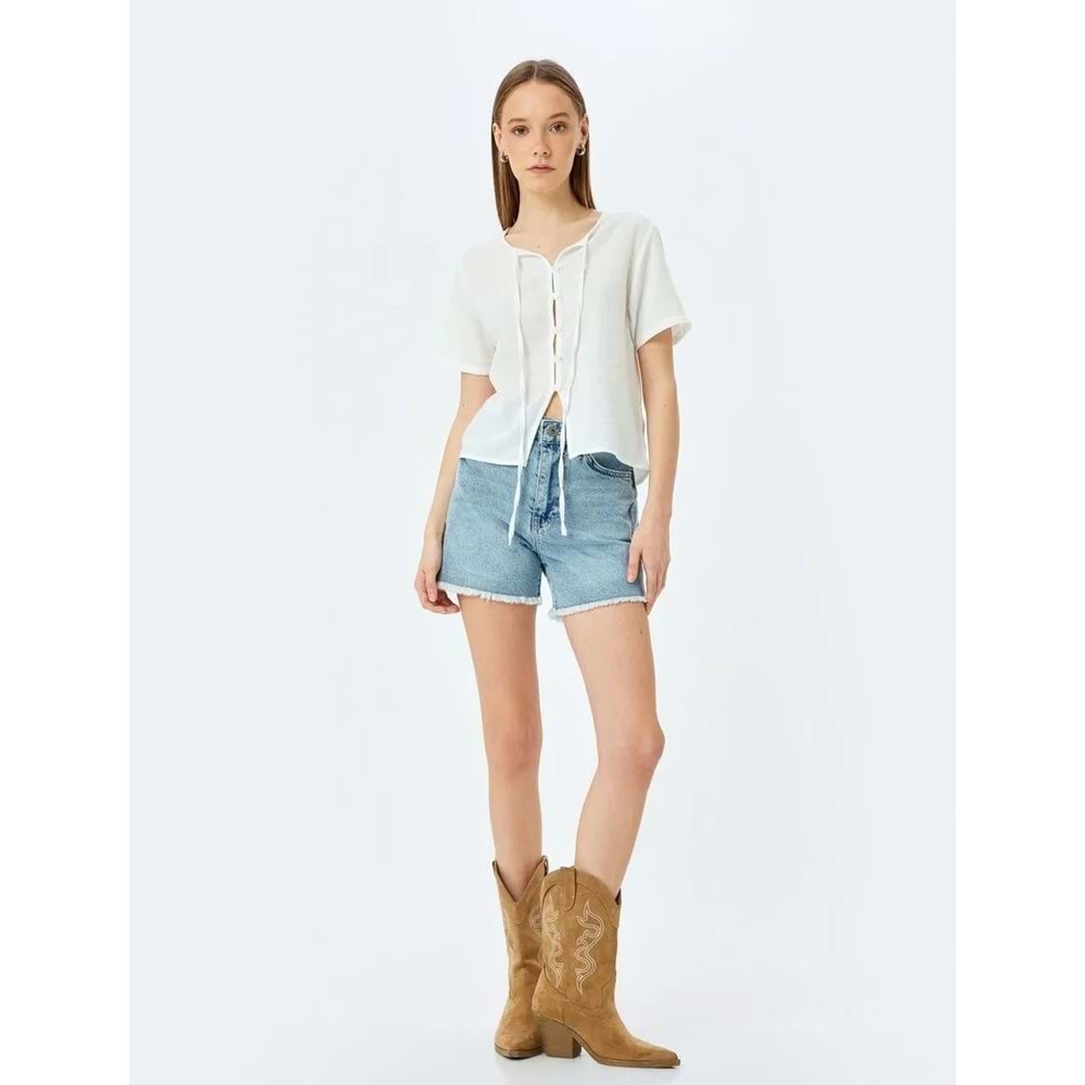 V Yaka Kısa Kollu Düğmeli Bağcıklı Yaka Gömlek 5SAL60063IW