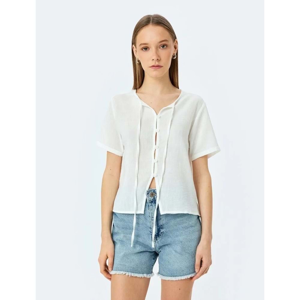 V Yaka Kısa Kollu Düğmeli Bağcıklı Yaka Gömlek 5SAL60063IW